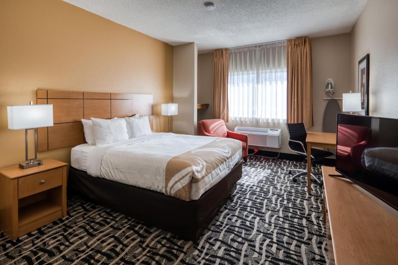 Hotel Quality & Southwest Near I-72 Springfield