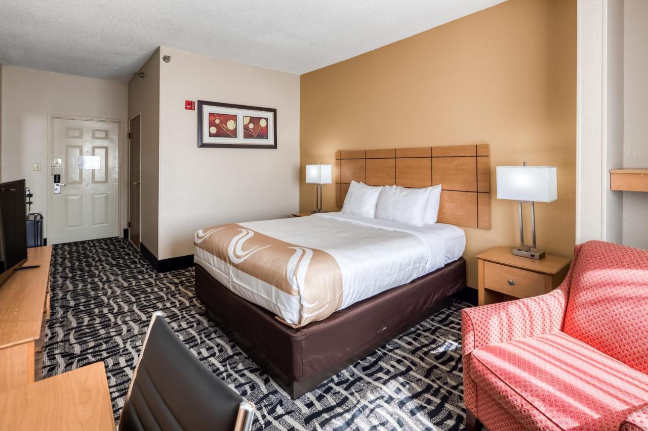 Hotel Quality & Southwest Near I-72 2*