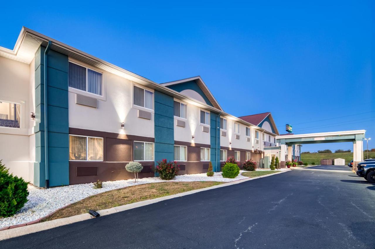 Hotel Quality & Southwest Near I-72 Springfield