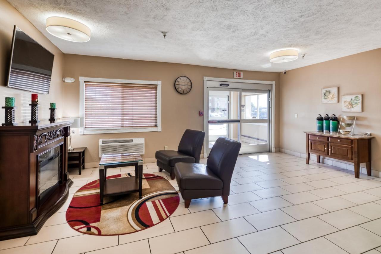 Hotel Quality & Southwest Near I-72 2*