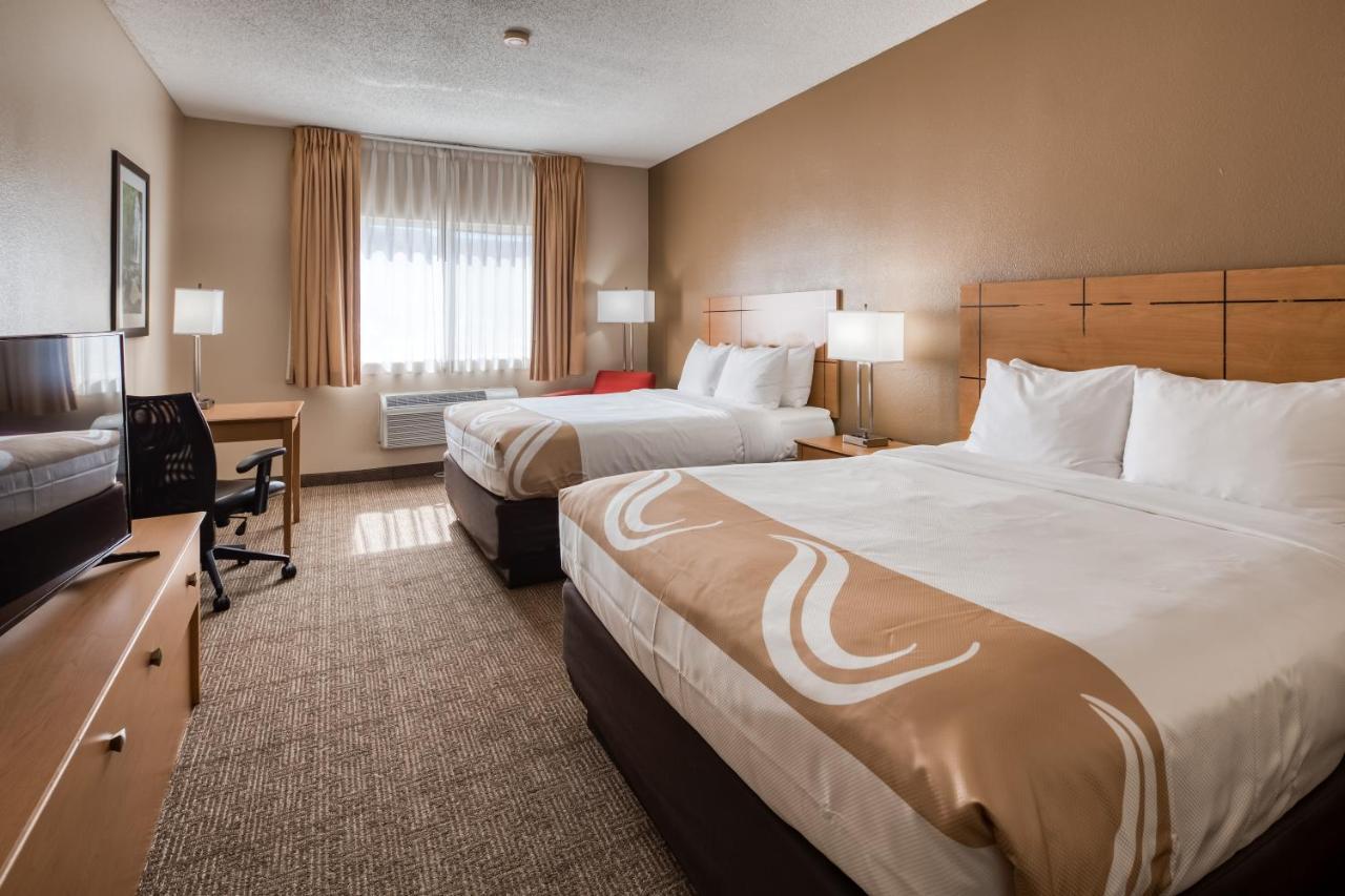 Hotel Quality & Southwest Near I-72 2*
