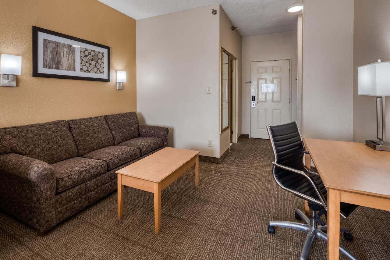 Hotel Quality & Southwest Near I-72 Springfield