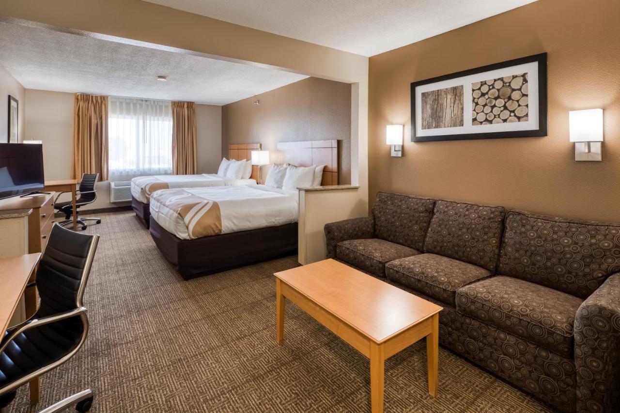 Hotel Quality & Southwest Near I-72 2*