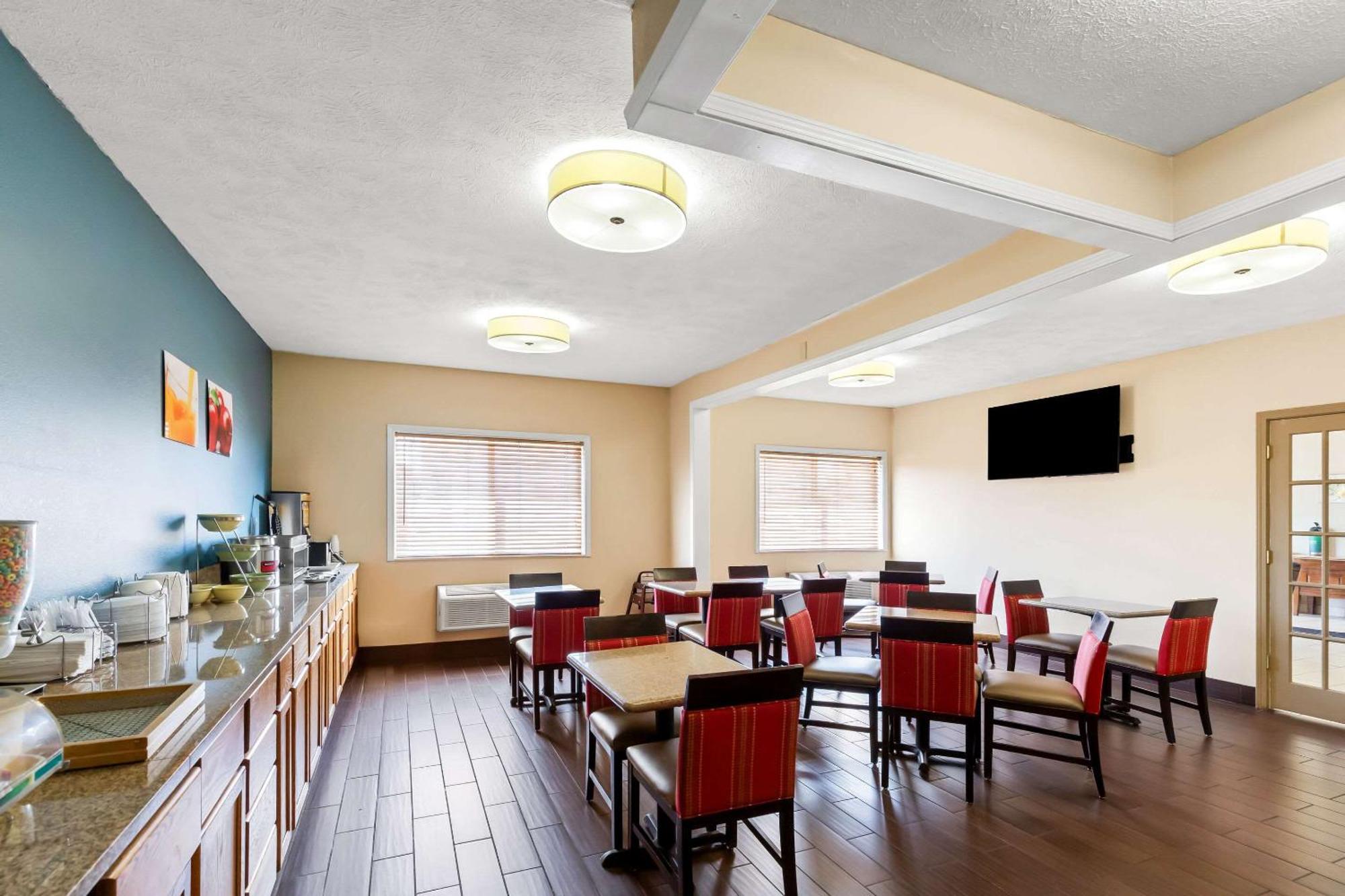 Hotel Quality & Southwest Near I-72