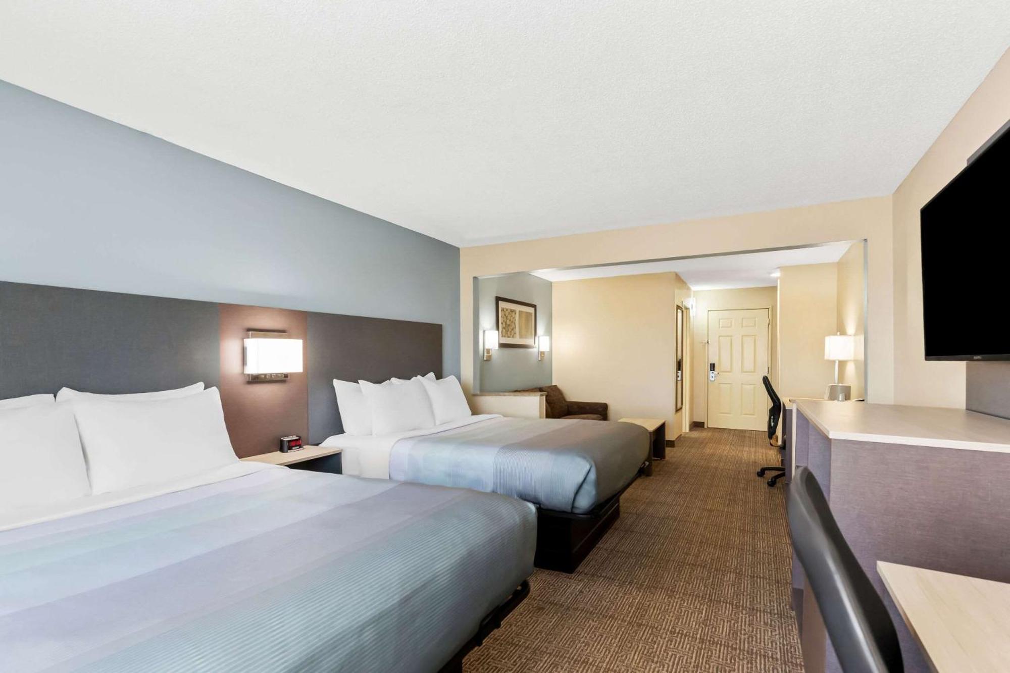 Quality & Southwest Near I-72 Hotel